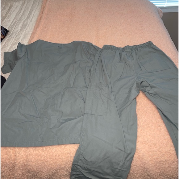 SCRUBS SET OF 4!! - Picture 4 of 14